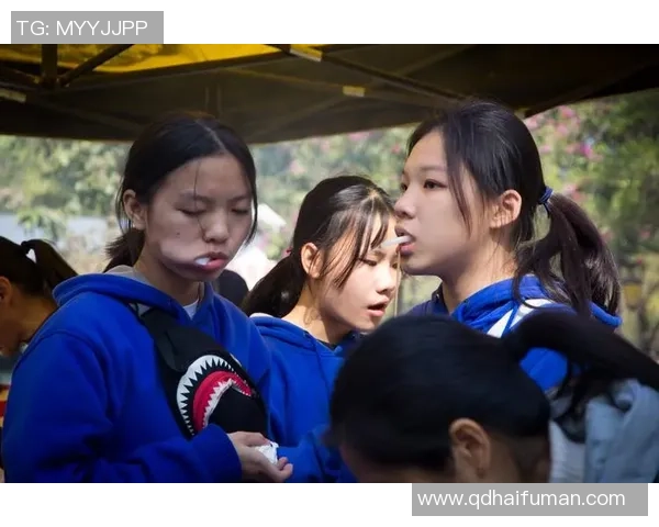 《致青春足球白队看台上的璀璨星光与赛场背后的励志故事》 《致青春足球白队看台上的璀璨星光与赛场背后的励志故事》