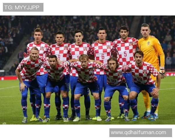 世界足坛巨星齐聚一堂盛装合影