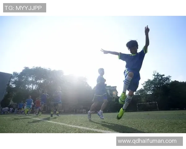 夕阳余晖下的足球传奇逐梦时光,球星们的荣耀与坚持在岁月中流淌 夕阳余晖下的足球传奇逐梦时光,球星们的荣耀与坚持在岁月中流淌