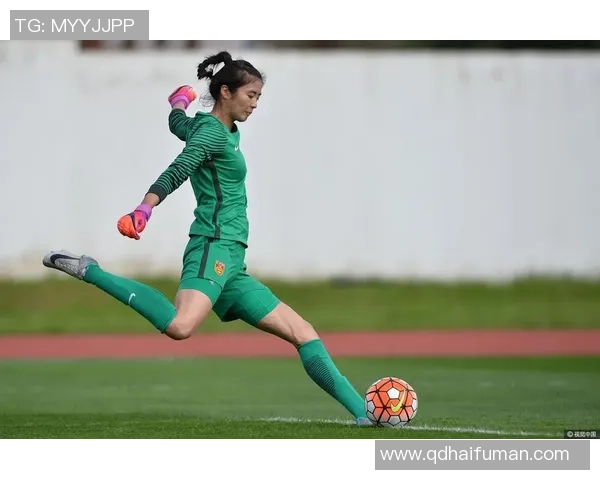 女足球星个性纹身设计大全展示彰显独特魅力与力量感 女足球星个性纹身设计大全展示彰显独特魅力与力量感