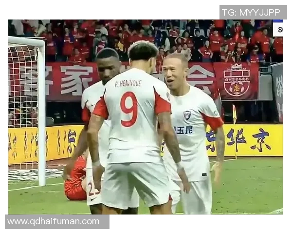 当足球迷偶遇球星时那些尴尬又搞笑的瞬间你都经历过吗 当足球迷偶遇球星时那些尴尬又搞笑的瞬间你都经历过吗