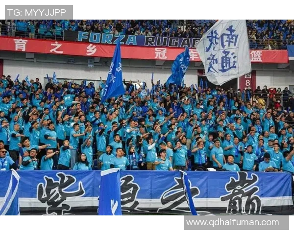 璀璨绿茵荣耀见证足球星辉煌颁奖盛典时刻全场掌声雷动